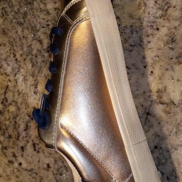 Clee - Picture 4 of 4